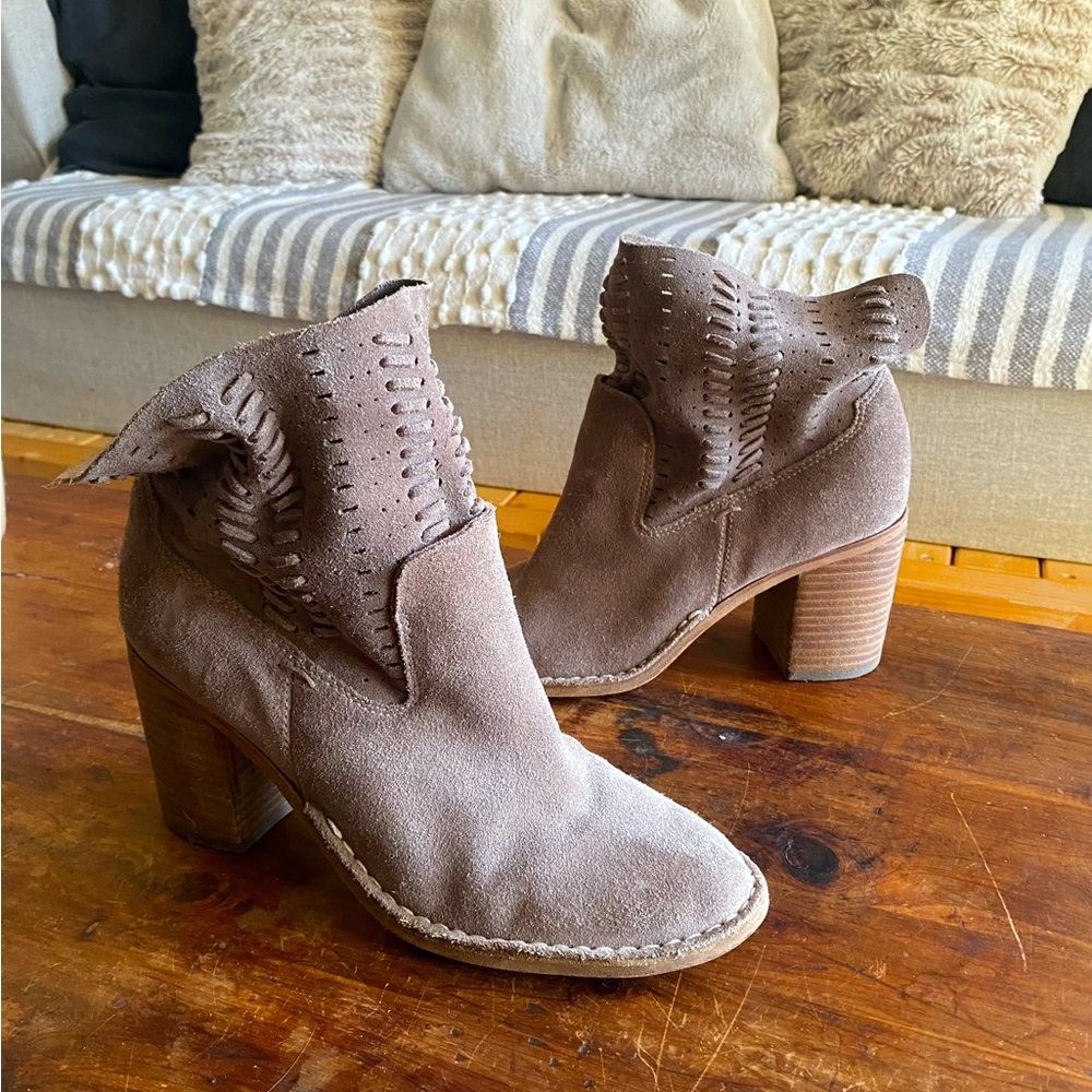 Dolce Vita Suede Stacked-heel boots